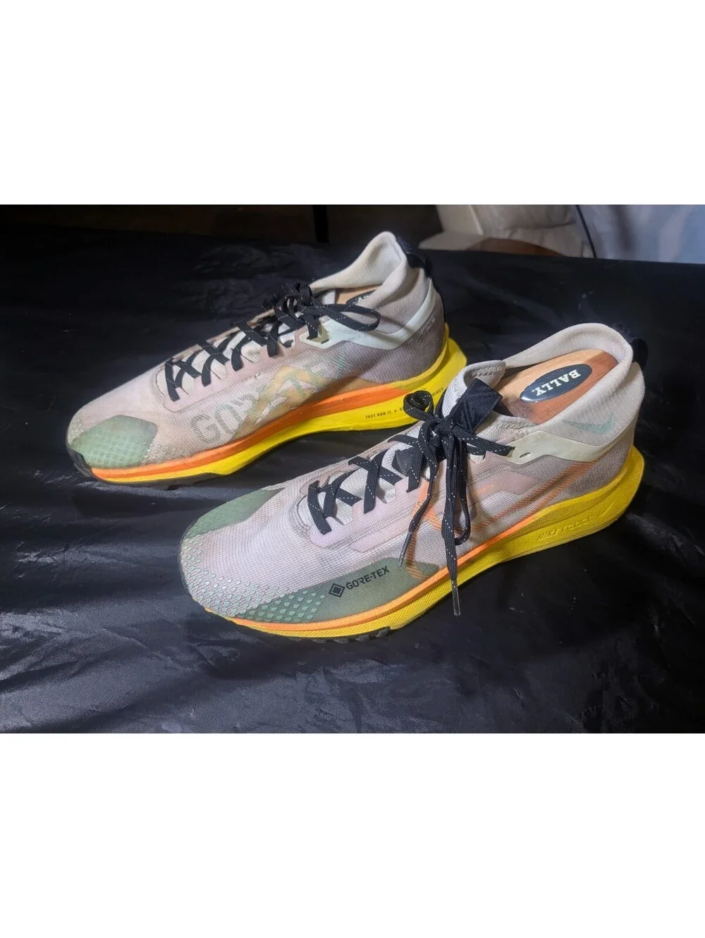 Nike React Pegasus Trail 4 GORE-TEX Men’s Low Top Lace-Up Sneakers Good